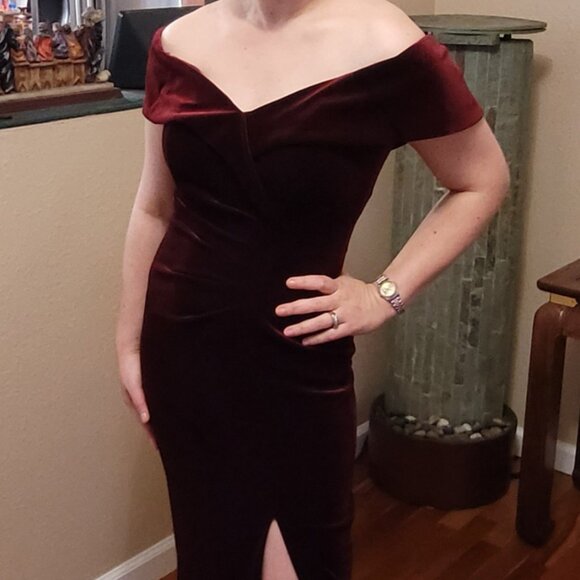 Burgundy velvet long evening dress - Picture 6 of 7